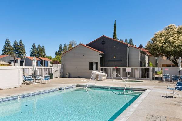 $2,300 / 2br - 950ft2 - Modern Spacious Bathroom, Spacious Kitchen, Fitness Center (100 Summerfield Dr, Vacaville, CA)63844738104193121