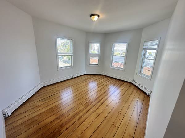 $3,000 / 2br - Somerville 2 Bed/1 Bath Apartment | Webster64034777190273120