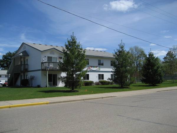 $1,050 / 2br - 700ft2 - 2 Bdrm Apt, W/D In Unit, Patio, Off-Street Parking - #D2 (550 Spring Street #D2, Somerset, WI)64048422049666120