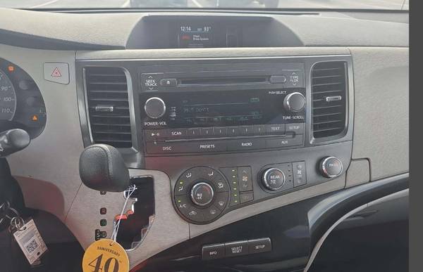 2012 Toyota Sienna LE - $10,499 (TAMPA)63443620705537124