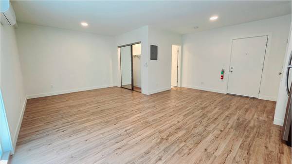 $2,495 / 500ft2 - Remodeled Studio w/ Private Balcony, in-unit W/D & Parking *VIDEO* (redwood city)63682870448001123