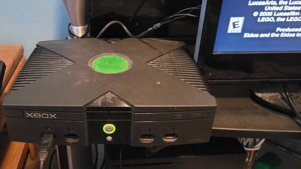 Original Xbox 2 controllers and 30 games - $15063470989947267120