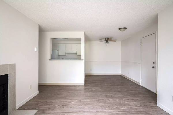 $1,576 / 1hab - 700ft2 - Alivie sus preocupaciones con un largo remojo en la bañera de hidromasaje en Riverwood Heights A (Tigard - Wilsonville, King City, Sherwood)63831682373379124