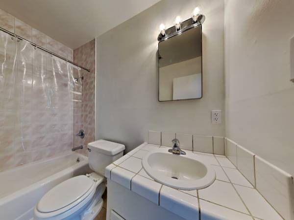 $1,945 Morcom Rose Garden in your Back Yard! Upgraded Units! (oakland lake merritt / grand)63873333580929124