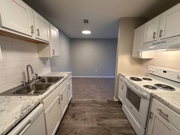 $1,395 / 2br - 1010ft2 - Well located 2 bedrooms, 2 bath apartment in Knoxville🏠 (Knoxville)63815695154563124