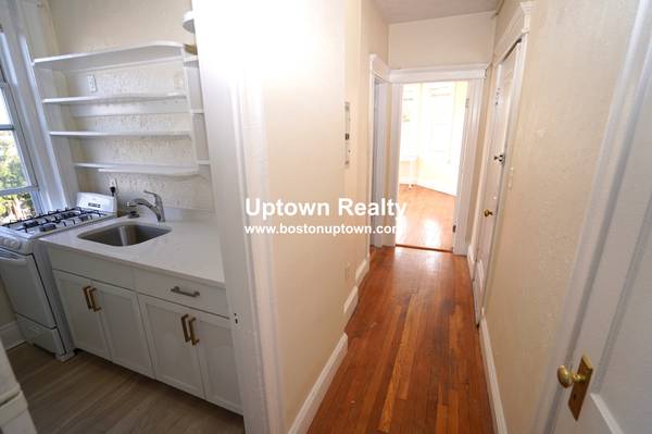 $2,195 / 1br - NEW Kitchen cabinets and countertops. Top Floor.  Sunny.   NO FEE! (Allston)63871206195075124