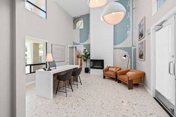 $3,290 / 2br - 1004ft2 - BBQ Grills, High-Tech Fireplace, 2 BD (3417 Lebon Dr, San Diego, CA)63819410870019120
