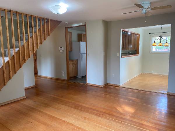$2,095 / 3br - 3 Dormitorios/ 2 Baños Se permiten mascotas con aprobación (Manson)63922933526274123