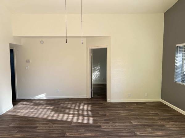 $1,195 / 2br - 900ft2 - NEW KITCHEN. SE HABLA ESPANOL (Phoenix - Alhambra)63623944863491121