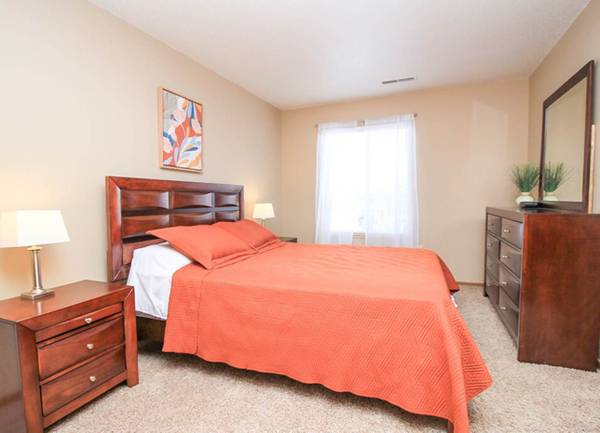 $1,480 / 3br - 1160ft2 - It’s the most WONDERFUL time of the year…for moving! (1000 East 17th Street, South Sioux City, NE)63846412459265123