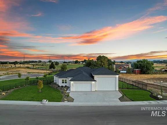 $960,000 / 4br - 2543ft2 - BEAUTIFUL 4 bed, 3 bath home in South Nampa (Nampa)64003313800835121