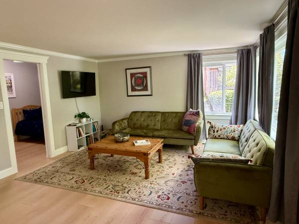 $3,000 / 3br - 980ft2 - Month to Month Furnished 3 Bedroom Apartment (Laurelhurst)