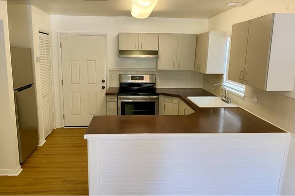 $1200.00 / 2br - 800ft2 - 2 Bed 1.5 bath Appartment B63823035329923120