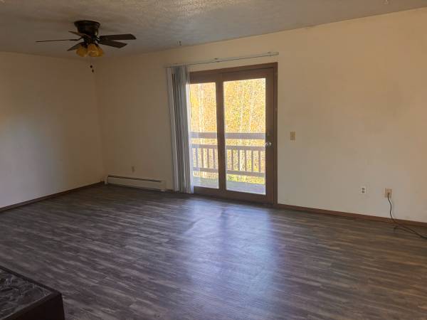$1,650 / 2br - 1009ft2 - Remodeled Windsong Park Condo! (1461 Northview Dr. #I4)64014173131905121
