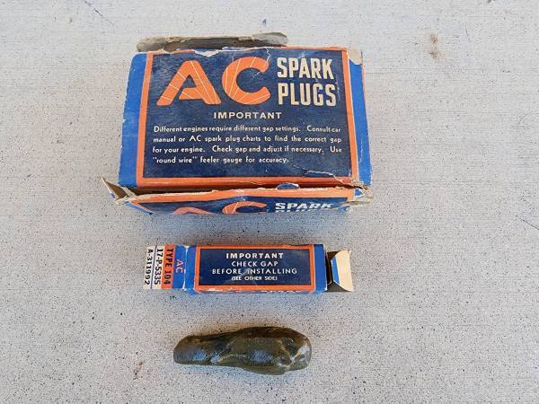 NOS Box of 10 AC Type 104 Spark Plugs Car Truck GM Part 1