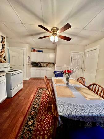 $1,800 / 2br - 1150ft2 - Spacious 2 Bedroom 1 bath Freshly Painted w/ Hardwoood fkoors (Lowell)64034777045633120