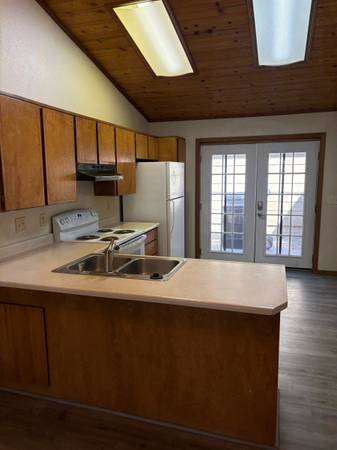 $1,800 / 2br - 900ft2 - Apartment for rent (Mt. Shasta)63678184735747122