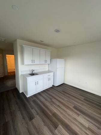 $1,000 / 1br - Studio (Tulare)63809864574849124