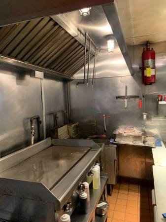 $6,500 / 2400ft2 - Restaurante completamente equipado con cocina de producción grande: ¡listo para usar desde el primer día! (Sunnyside)63698533457153123