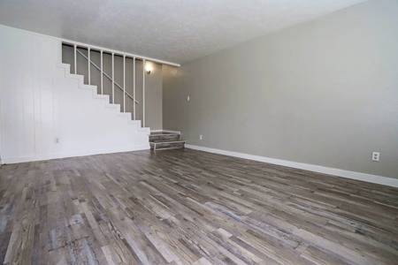 $1,500 / 2br - 965ft2 - Central Air and Heating, Linen Closet, Public Transportation (5875 Mountain Valley Ln, Dallas, TX)63796601761281122
