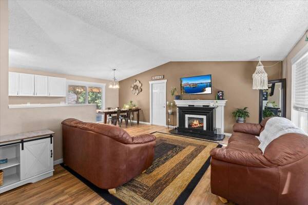 $439,900 / 4hab - 1656ft2 - Casa en Venta|4 habitaciones, 2 baños (Medford)63654692177537123