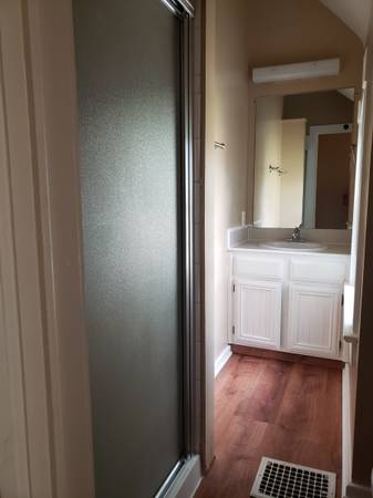 $1,250 / 1br - 1100ft2 - One Block from Colorado College All Utilities Included (Downtown Colorado Springs)63687136697857122