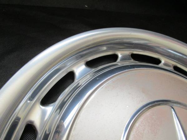 Mercedes-Benz Clásico de los años 60 - 80, cubierta de rueda de 15 pulgadas / tapacubos - $55 (ROSEVILLE)63440099070081122