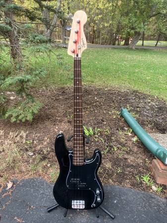 Squier Sonic Precision Bass 1
