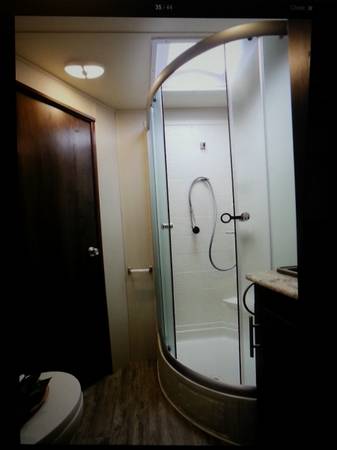 $875 / 1br - 240ft2 - Like New Custom built 30 ft RV Trailor / Tiny House (Modesto)64021481646467121