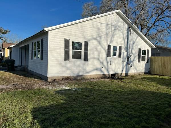 $1450.00 / 3br - 1400ft2 - 3 Bedroom 2 Bath in Shiner63782220879363121