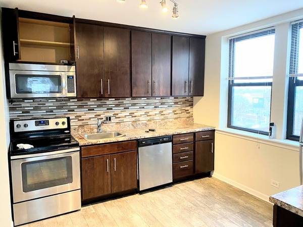 $4,000 / 3br - ¡Tres habitaciones en Lakeview! ¡Calefacción incluida! ¡Espacio exterior privado enorme! (Lakeview)63781350817025120