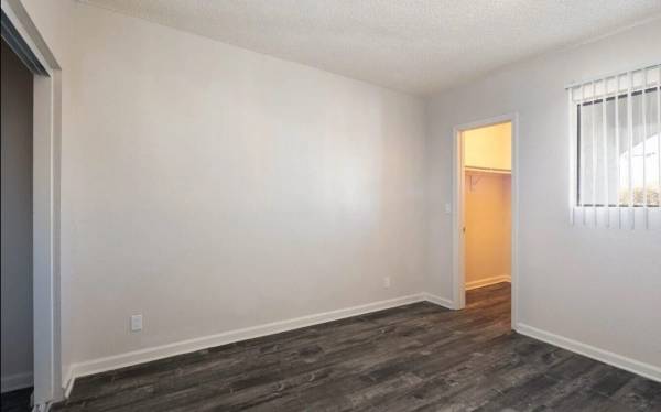 $1,825 Elevator, Carport, Laundry Facilities (Santa Ana)63857623634433123