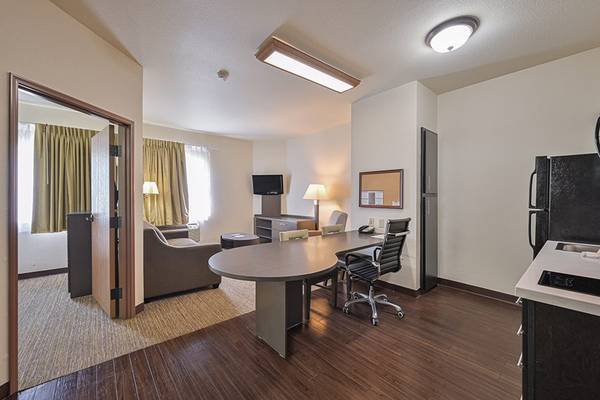 $400 / 1br - Contractors Wanted ASAP (73rd st)63982126846594122