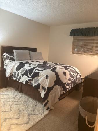 $1,095 / 3br - 130ft2 - Room for rent (Hwy 68)64009498832001121