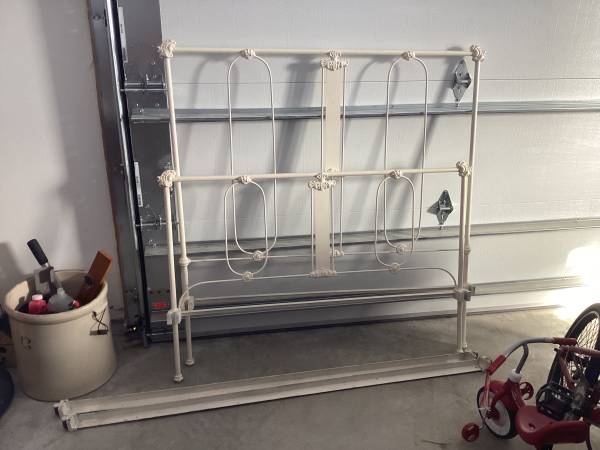 Wrought Iron bed *Reduced* 1