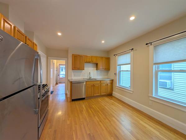 $2,400 / 1br - Modern K&B ** Central AC ** Dining Room/Office ** Free Dedicated W/D (Cambridge \ Davis Sq. \ N. Cambridge)63797254568835121