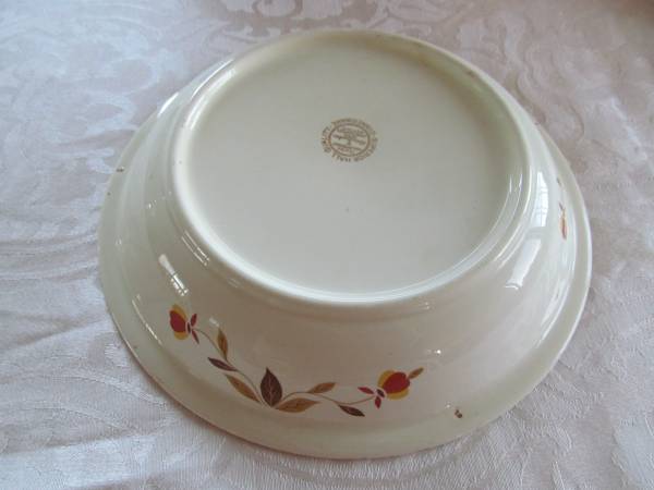 Superior Hall's Autumn leaves pie plate 1