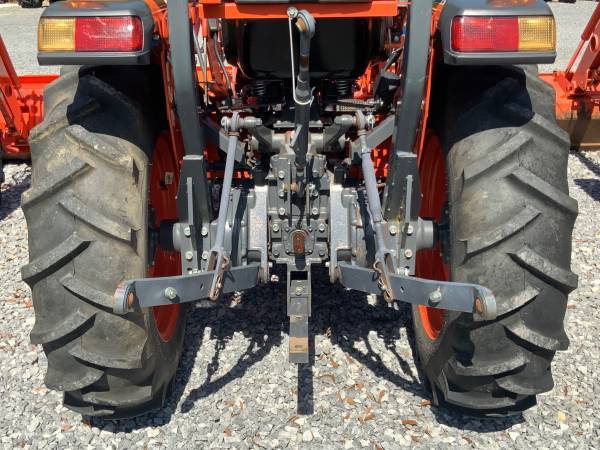 Kubota L3301 - 4x4 con cargador - $18,900 (Vincent)63440421434115124
