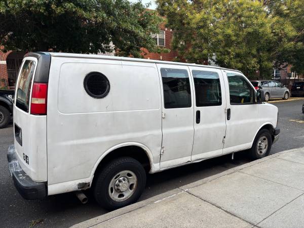 2010 Chevrolet Express - $3,100 (Brooklyn)63441360827009122