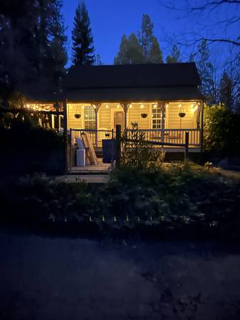 $2,850 / 2br - 1000ft2 - Charming Victorian Cottage (Nevada City, CA)63952108229378122