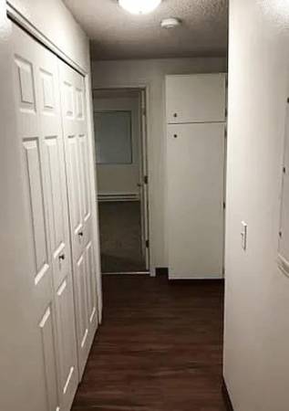 $1,300 / 2br - Single-Level Apartment Home in a Quiet Area, Vibrant Local Scene (Salem on Browning Ave)63660412647297123