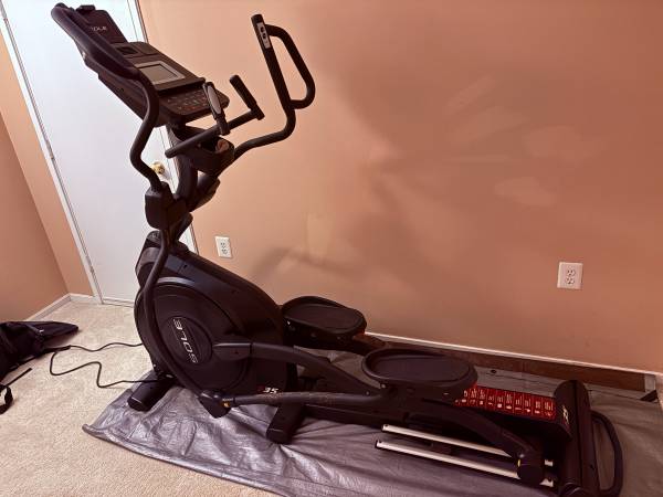 Sole E35 Elliptical Exercise Machine 1