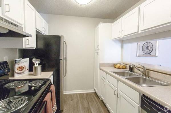 $1,634 / 2br - 1101ft2 - Despensa empotrada, Armarios extragrandes, Piso con grano de madera falsa (Hermitage Tennessee)63673234034049120