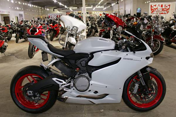 2014 Ducati 899 Panigale | Superbike Showroom 1