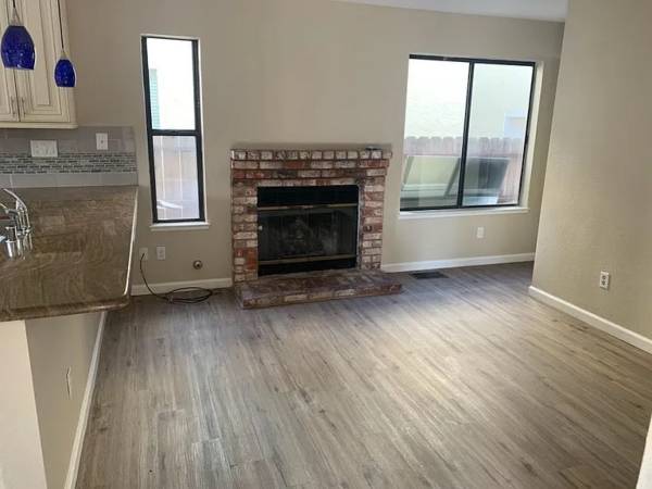 $2,059 / 3br - 1531ft2 - Recién remodelada casa de 3 habitaciones en alquiler (Brentwood)63868038685441124