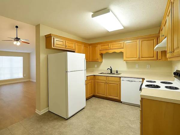 $700 / 2br - Hermoso dúplex de 2 habitaciones y 1 baño: distribución abierta y bañera de jardín! (Millbrook, AL)63668208802307124