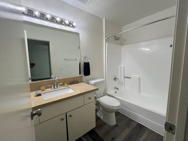 $1,400 / 2br - 1514ft2 - Newly Renovated House Above Mission Lakes in Rancho Del Oro (Rancho Del Oro DHS)63668354136705122
