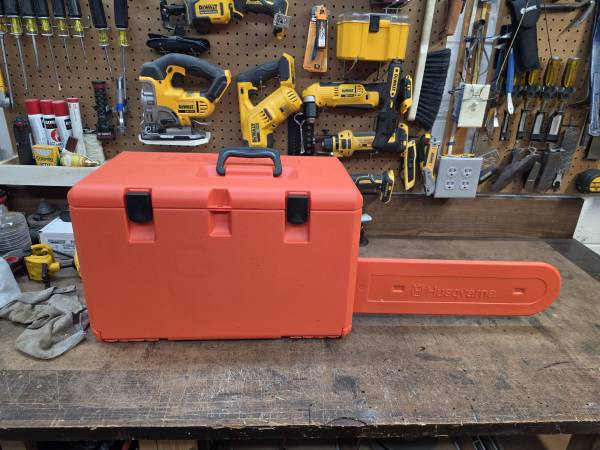 Husqvarna 20" Chainsaw w/Case 1