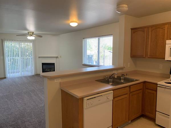$1,550 / 2br - 900ft2 - Adorable 2 Bedroom Condo For Rent (Missoula)63656975355011121