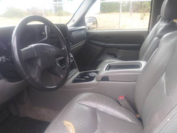 2003 yukon GMC SUV 4WD-clean straight car - $5,750 (santa rosa)63487148110339123